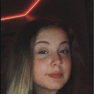 Meet your Posher, Chloe